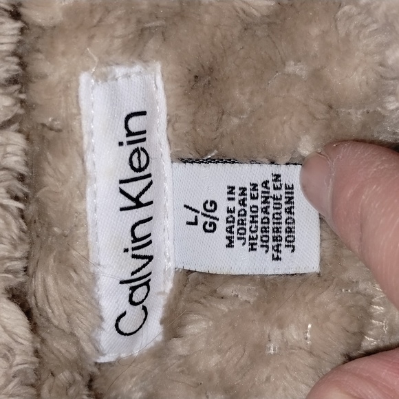 Calvin Klein tan fuzzy vest - Picture 2 of 7